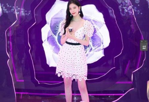 网剧女主角吃瓜,网剧女主角的神秘瓜田之旅