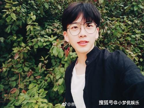 快手网红爱婷哥吃瓜,揭秘娱乐圈幕后故事